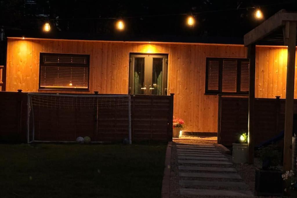 Cozy Cabin With Modern Comforts Wootton  Buitenkant foto